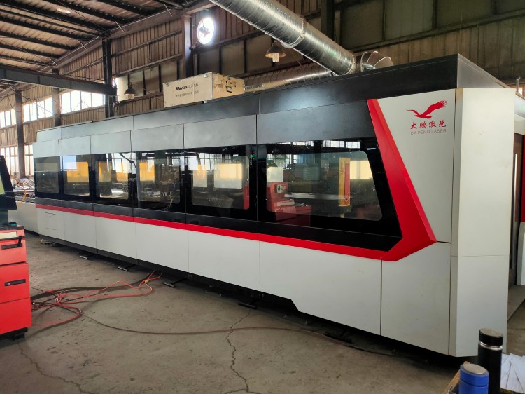 Laser cutting machine