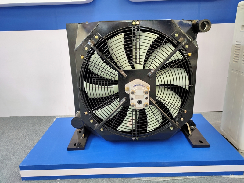 Hydraulic oil radiator